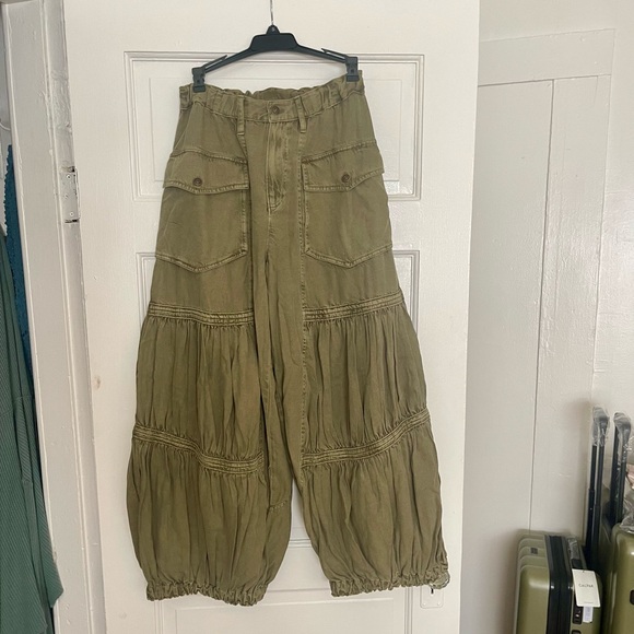 NWOT Free People Parachute Pants in Washed Army Green | Size S - Picture 5 of 13